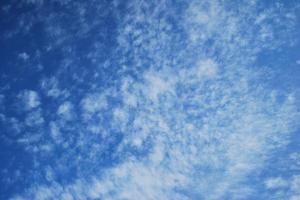 H221205 1341 鎌ヶ岳山頂から雲を撮る